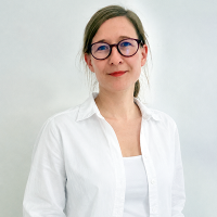 Dr. Henter Laura